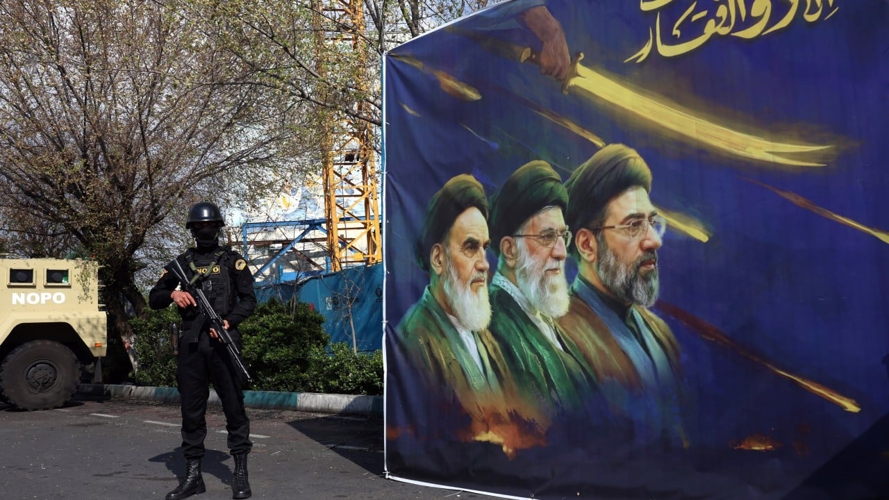 Escalada Geopolítica: Irã Ameaça Retaliação Contra Gigantes Tecnológicas dos EUA