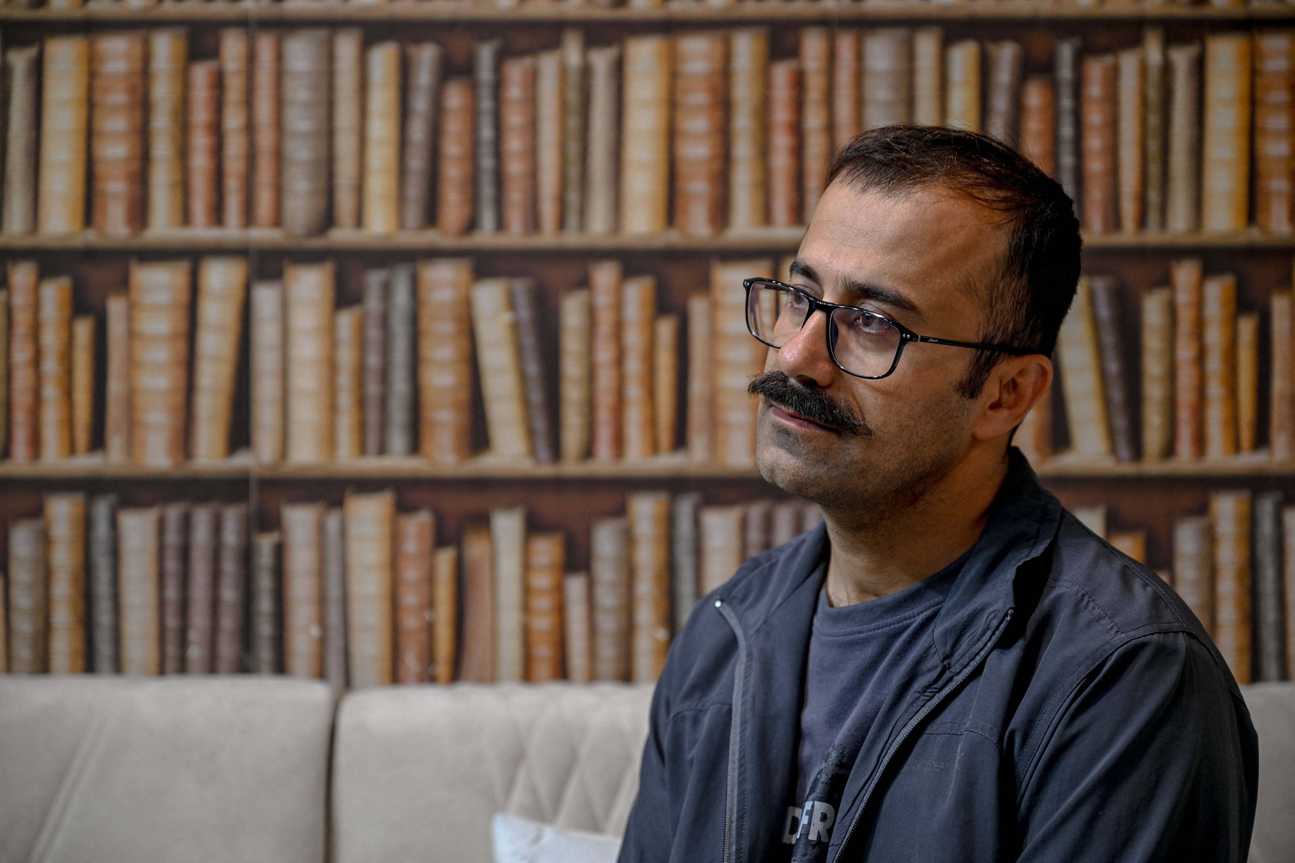 O Exílio Iraniano: Testemunhos de um País Sitiado e as Repercussões Globais da Repressão