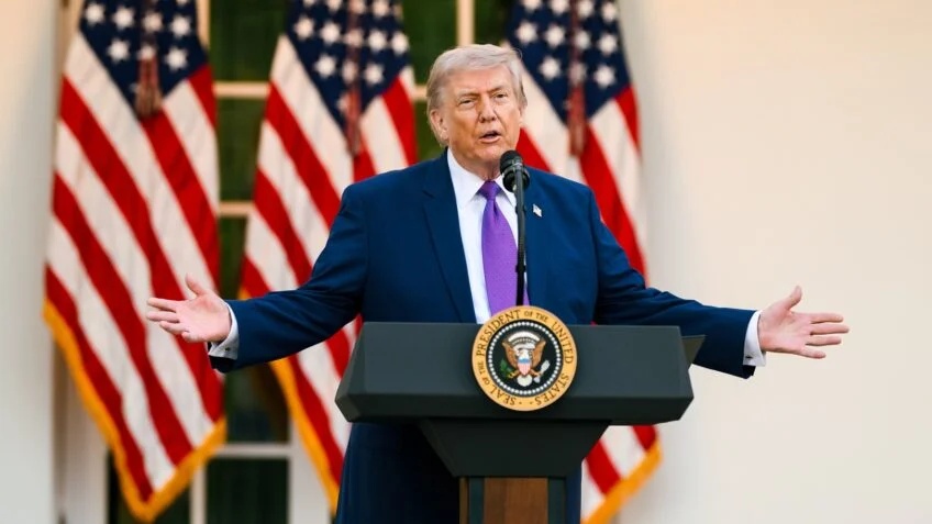Escalada de Tensões no Golfo Pérsico: Alerta Israelense sobre Complô Contra Trump Reacende Crise Geopolítica