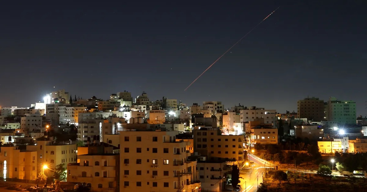 Escalada no Mar Vermelho: Ataque do Iêmen a Israel Sinaliza Novas Turbulências para a Economia Global