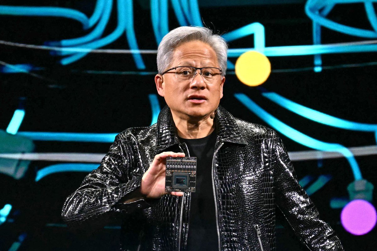 Jensen Huang diz que Nvidia está recuando da OpenAI e Anthropic, mas sua explicação levanta mais perguntas que respostas