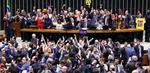 A Nova Jornada de Trabalho 5x2: Análise das Manobras Políticas e Impacto Social