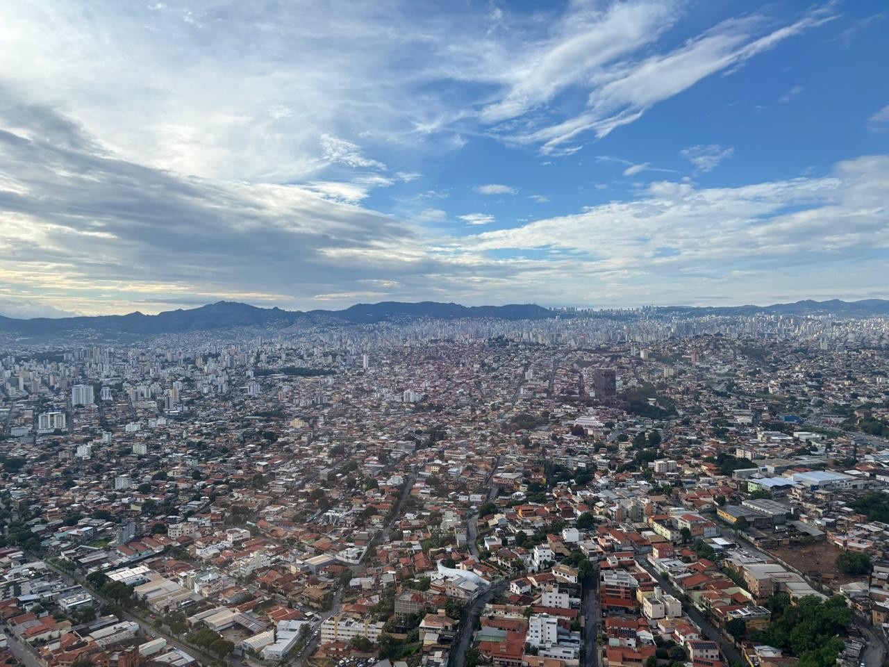 Frente Fria em Belo Horizonte: Análise das Implicações Urbanas e Sociais da Queda de Temperatura