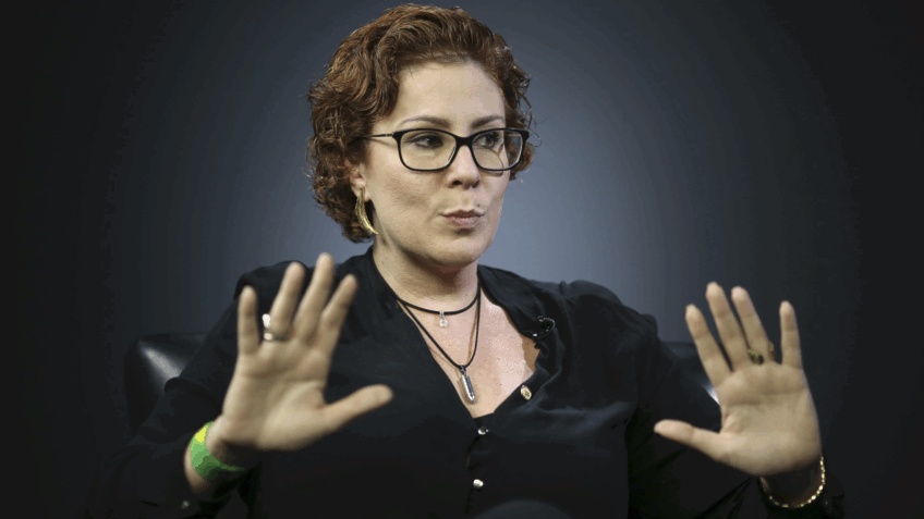 Justiça Italiana Aceita Extradição de Carla Zambelli: O Que Isso Significa para a Política e o Estado de Direito Brasileiro