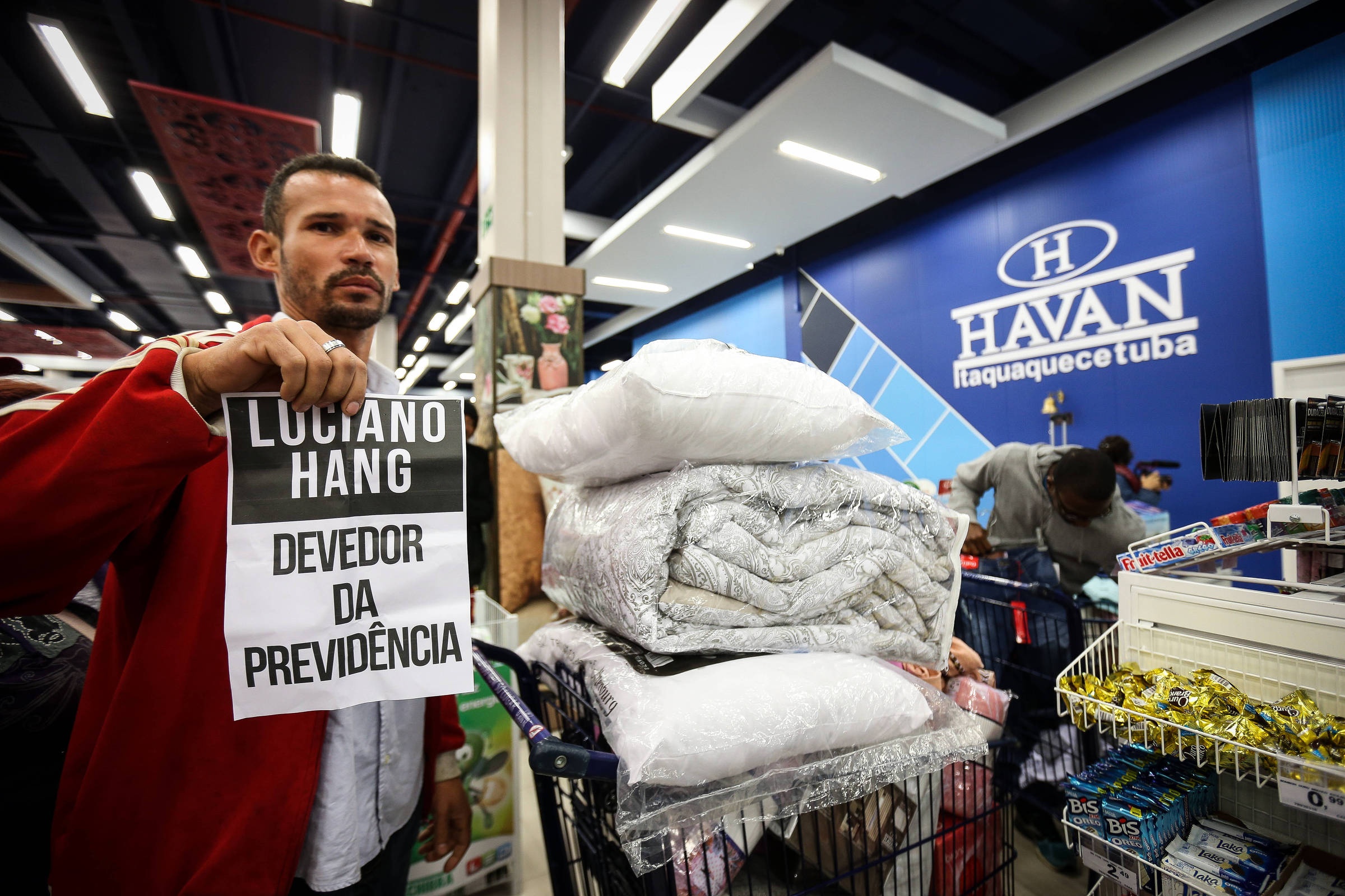 Justiça nega pedido de indenização de Luciano Hang contra Boulos