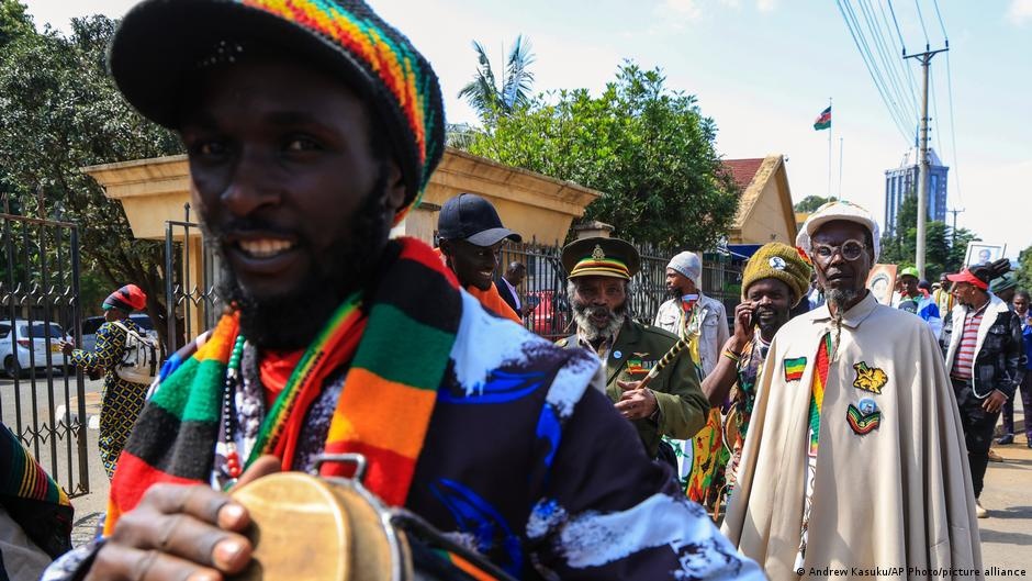 Quênia e a Erva Sagrada: A Tensão Entre Fé, Lei Colonial e um Debate Global sobre a Maconha