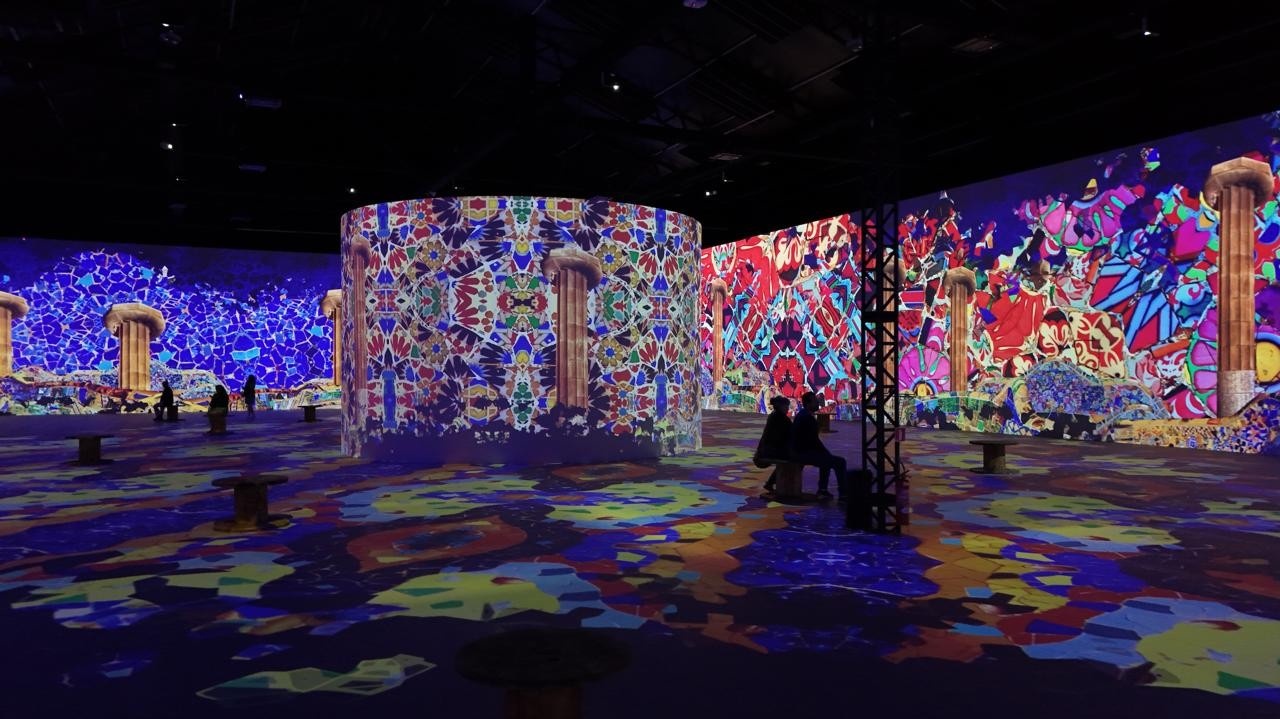 Exposição Imersiva de Klimt e Gaudí no Rio: Convergência Artística e Seu Impacto Cultural Regional