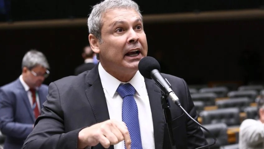 PT Traça Linha de Ação Distinta Contra Ataques de Flávio Bolsonaro à Democracia Eleitoral