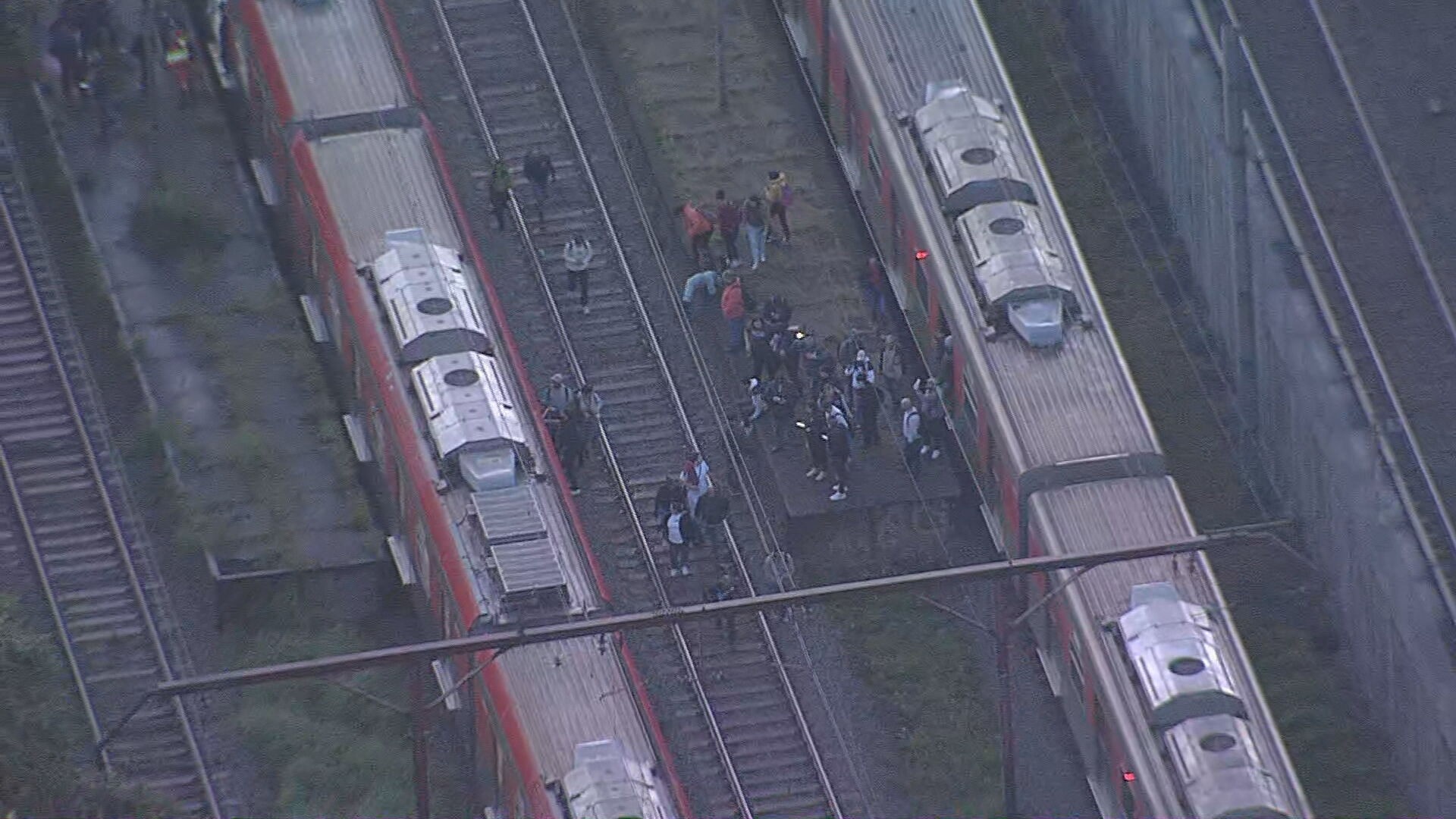 Crise Ferroviária em São Paulo: Falhas Recorrentes Pós-Privatização e o Desafio da Mobilidade Urbana