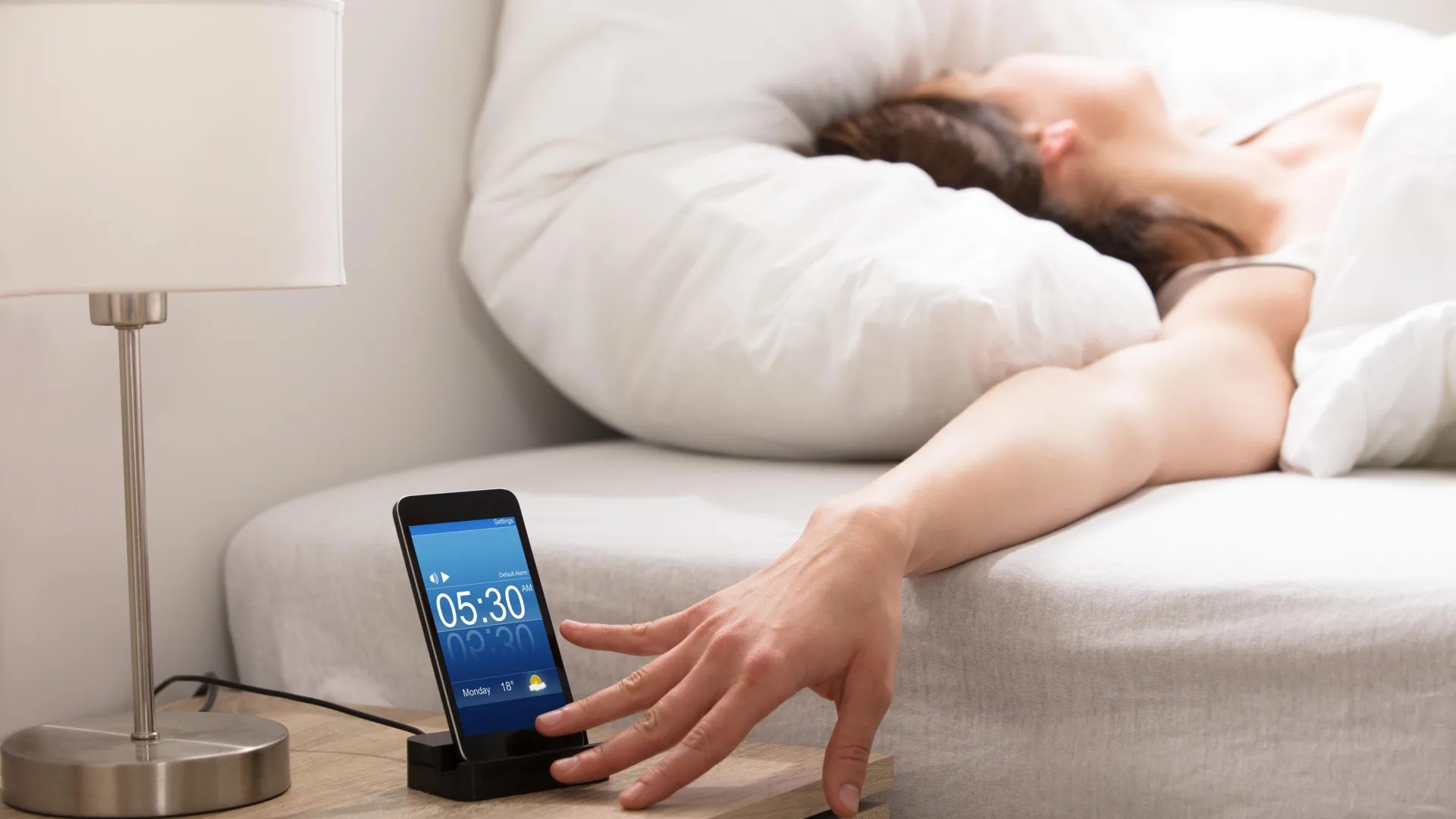 A Pequena Perda de Sono com Grande Custo: Como 80 Minutos a Menos Afetam Seu Peso e Saúde Silenciosamente