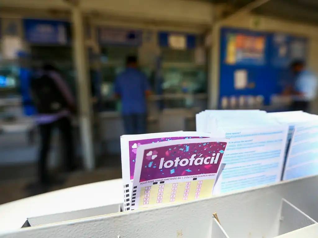 Lotofácil e a Economia do Improvável: Analisando o Impacto Além do Sorteio