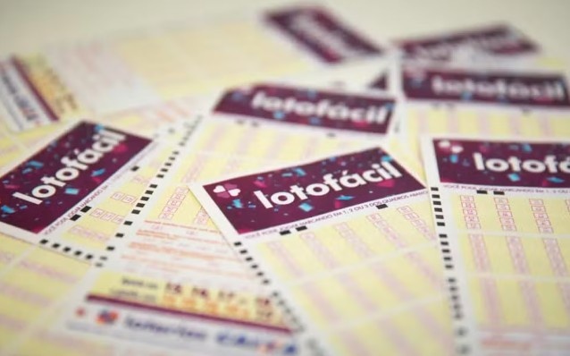 Lotofácil 3653: O Espelho da Fortuna Instantânea na Economia Brasileira