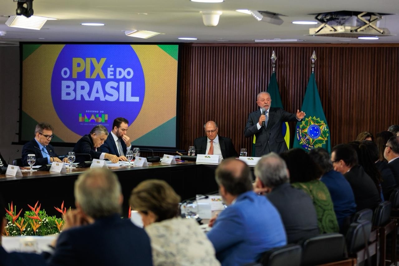 Confronto Comercial Brasil-EUA: A Soberania em Disputa e a Redefinição de Alianças