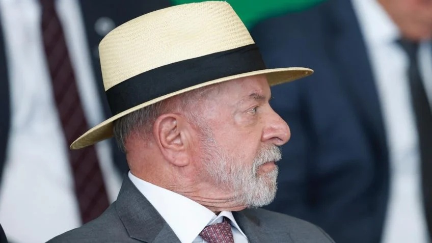 Tarifas dos EUA: A Diplomacia do Silêncio Estratégico em um Cenário de Reeleição