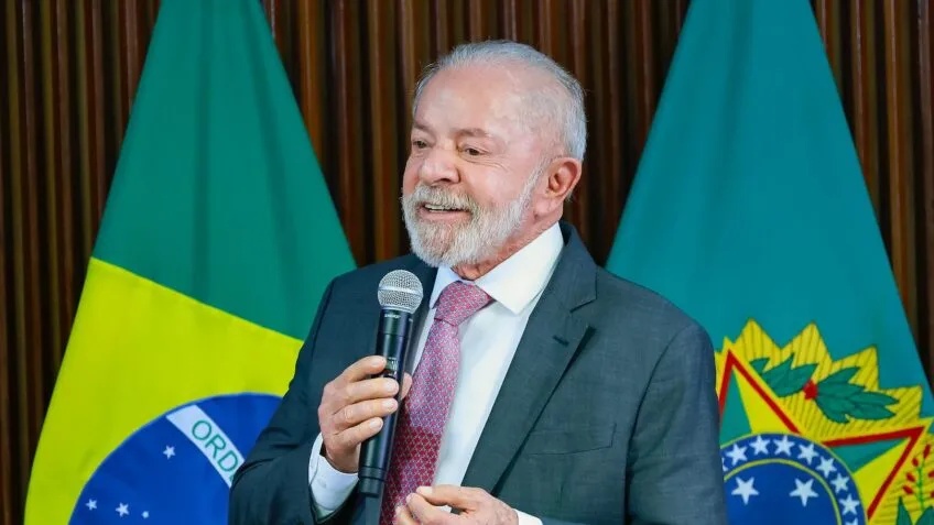 Estratégias da Fé: A Ausência de Lula e a Presença de Bolsonaro na Marcha para Jesus em Ano Eleitoral