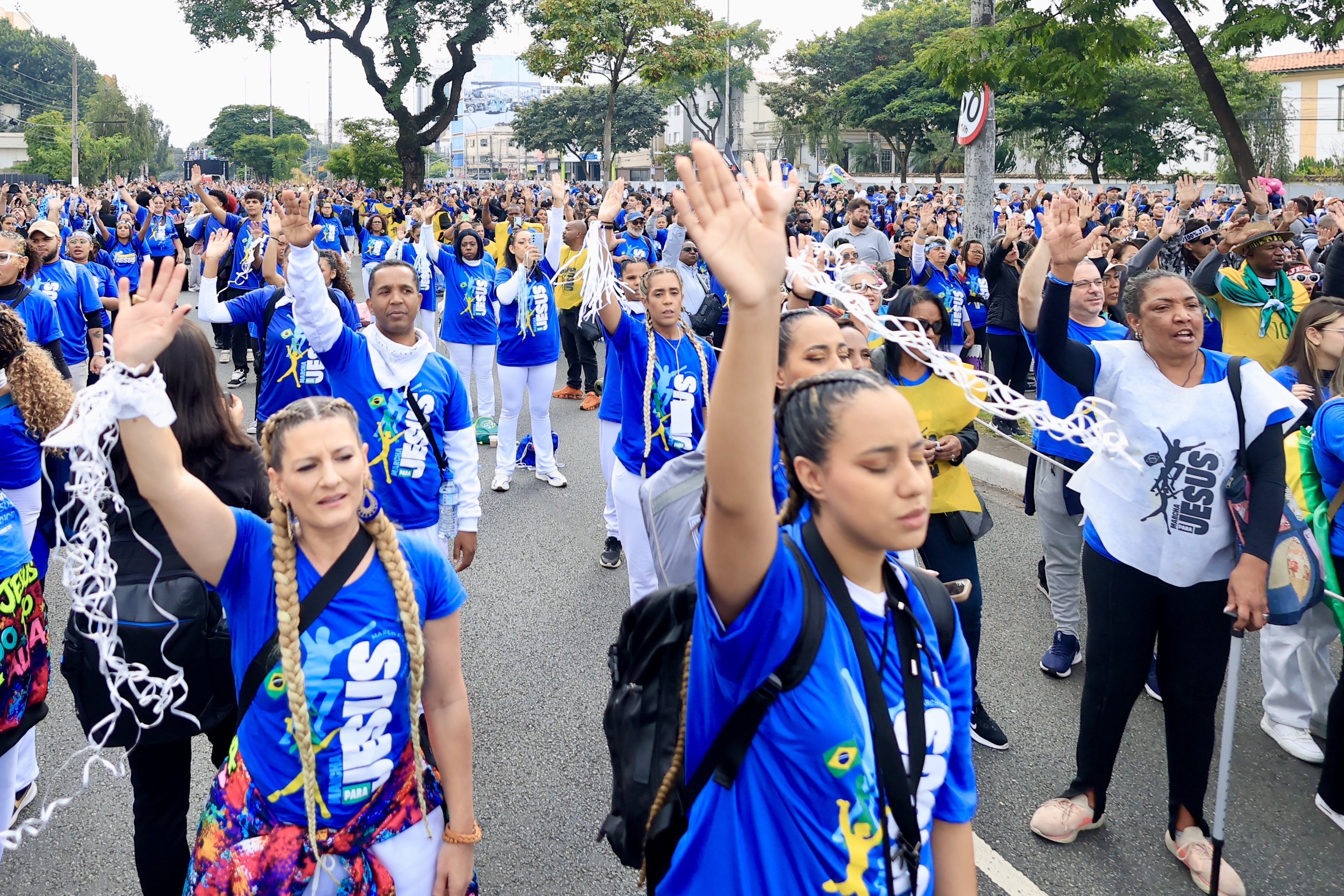 A Complexa Dança entre Política e Fé: A Ausência de Lula na Marcha para Jesus e o Cenário Regional
