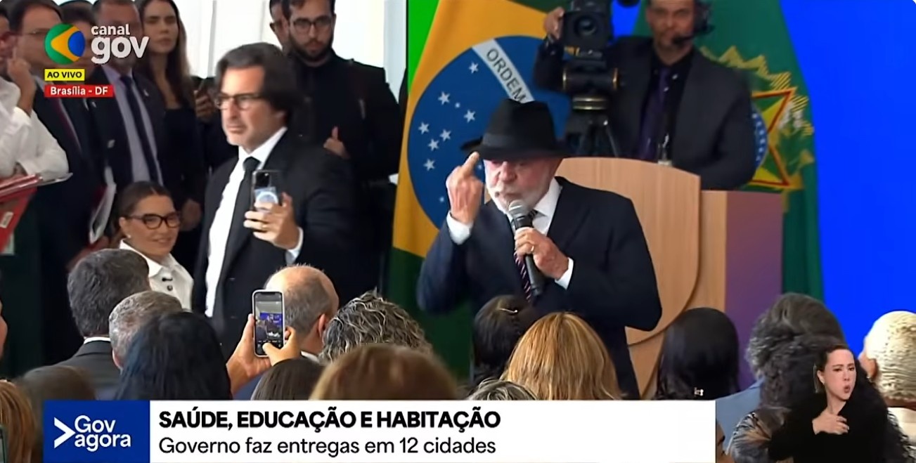 Decoro Presidencial e Estratégia Eleitoral: A Análise do Gesto de Lula