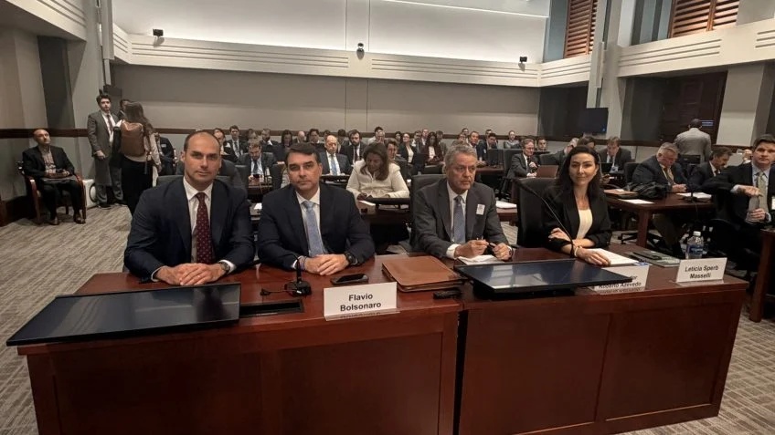 Diplomacia Eleitoral: A Tensão Entre EUA e Brasil Vira Palanque em Meio a Ameaça de Tarifaço