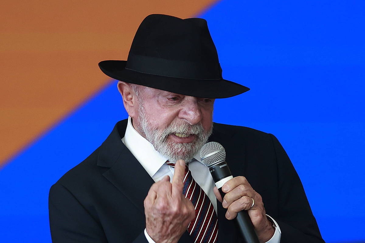 Gestual Político de Lula: Uma Análise da Comunicação Governamental e Seus Efeitos Latentes