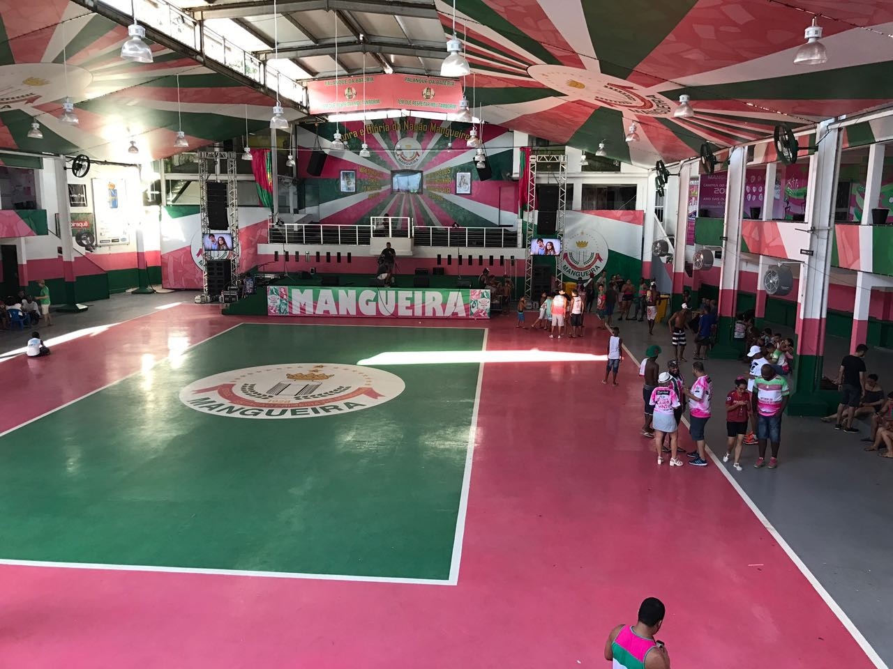 Mangueira e o Enredo "Oyá Por Nós": Uma Análise Profunda do Impacto Cultural e Econômico para o Rio