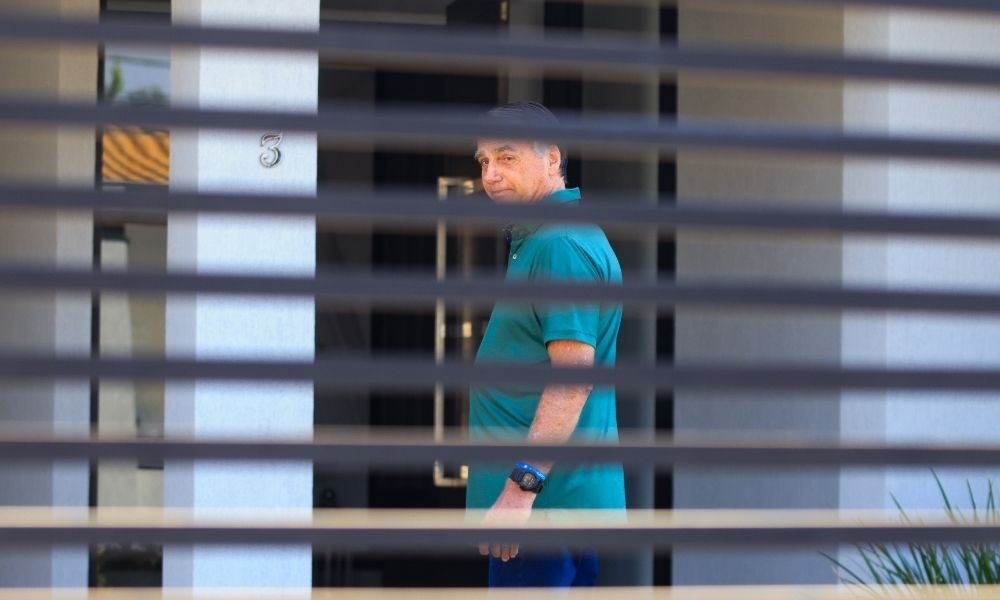 Saúde de Bolsonaro em Detenção: O Impacto Político e Judicial de uma Emergência Médica