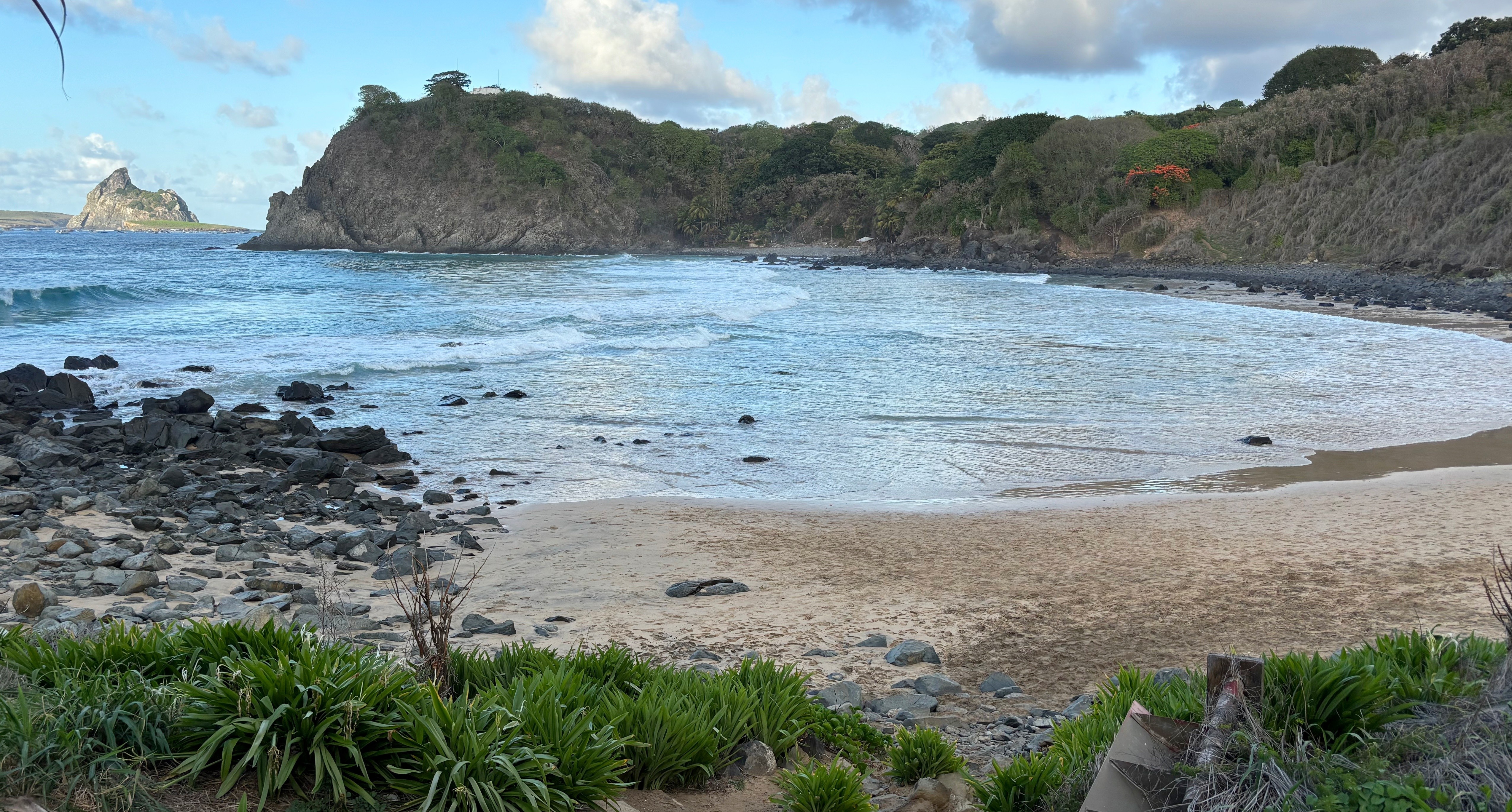 Fernando de Noronha: O Afogamento que Revela as Lacunas na Segurança e o Dilema do Turismo Sustentável