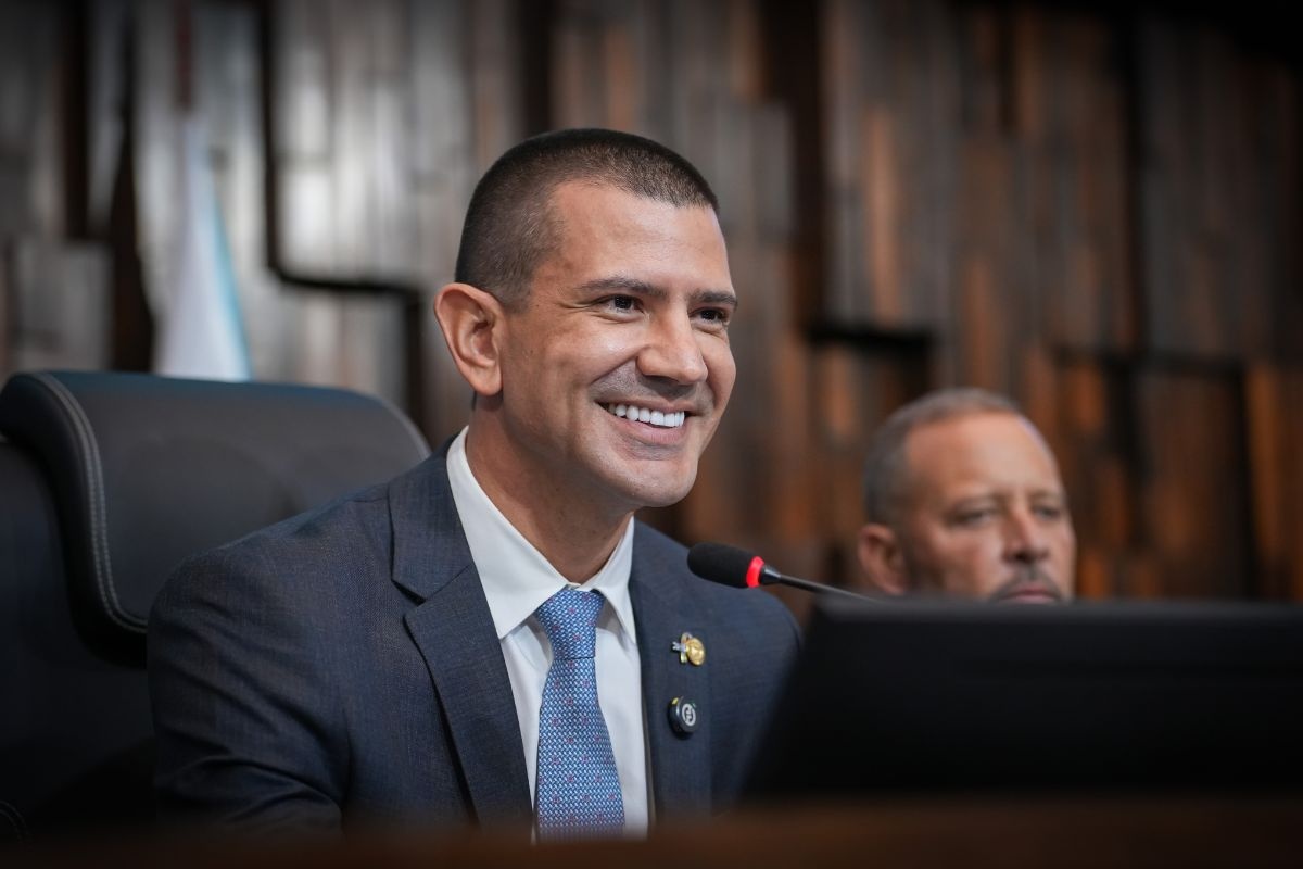 Instabilidade no Palanque do PL-RJ: Como Investigações Policiais Reconfiguram a Disputa pelo Governo