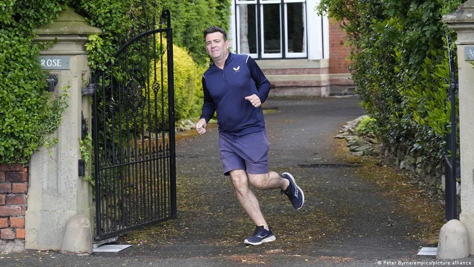 A Reviravolta Britânica: Andy Burnham e o Desafio de Reconstruir a Confiança Pós-Starmer