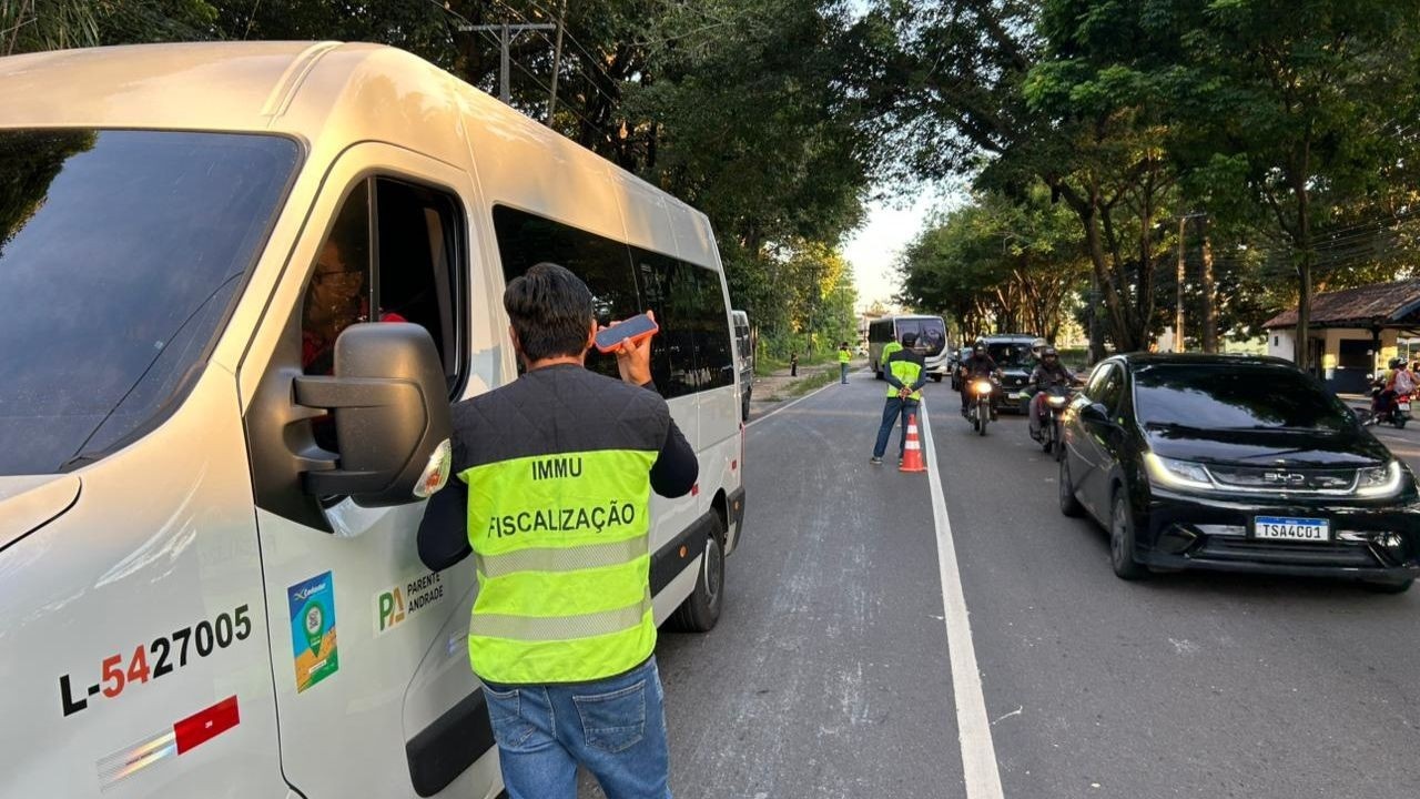Apreensão de Micro-ônibus em Manaus Expõe Falhas Críticas na Segurança Viária