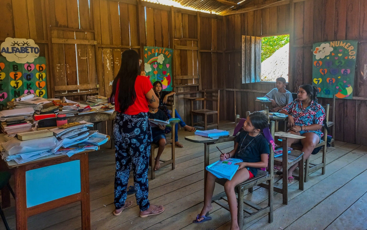A Crise Educacional em Apuí: Por Que a Ação do MPF Revela Desafios Profundos para o Futuro do Amazonas
