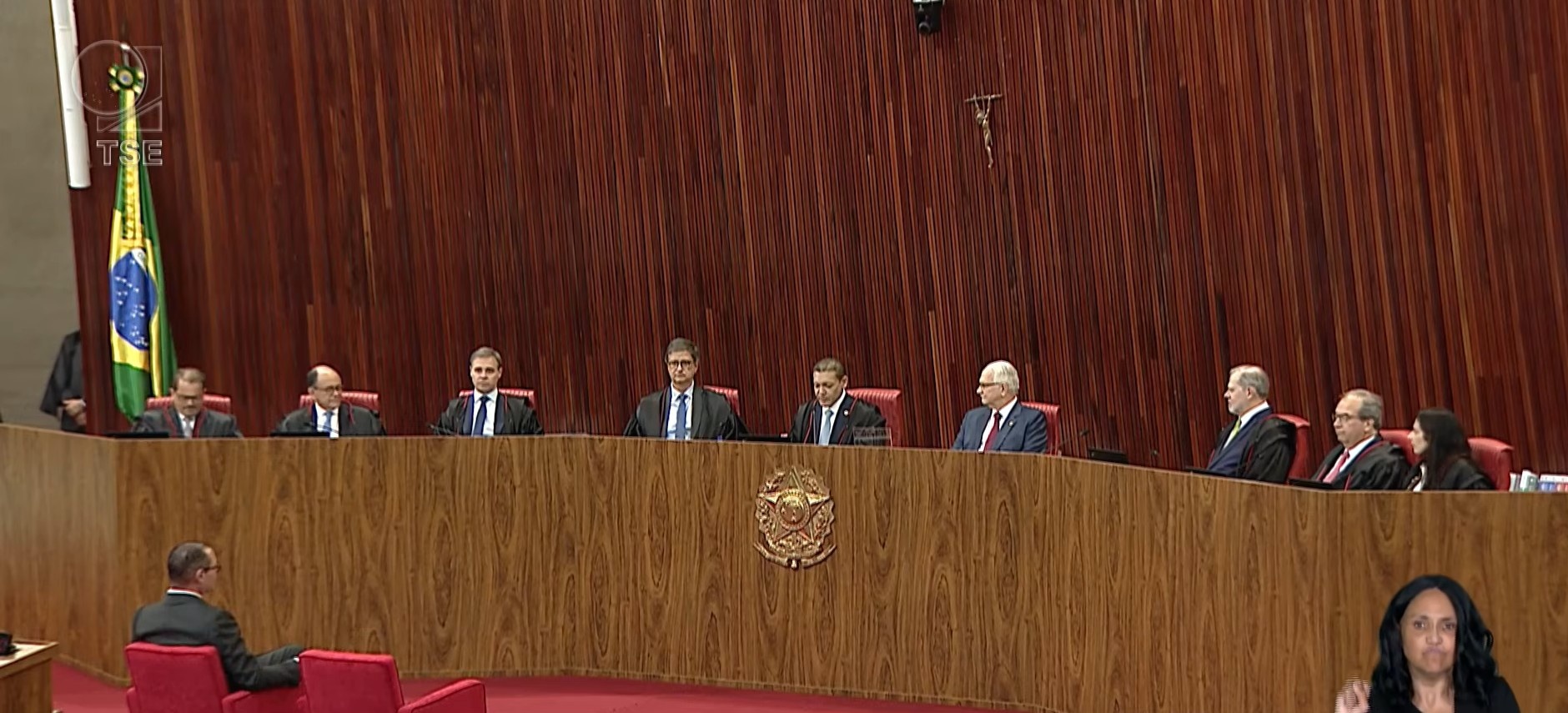 TSE Adia Julgamento Crucial sobre Pesquisa Eleitoral: Implicações para o Debate Democrático