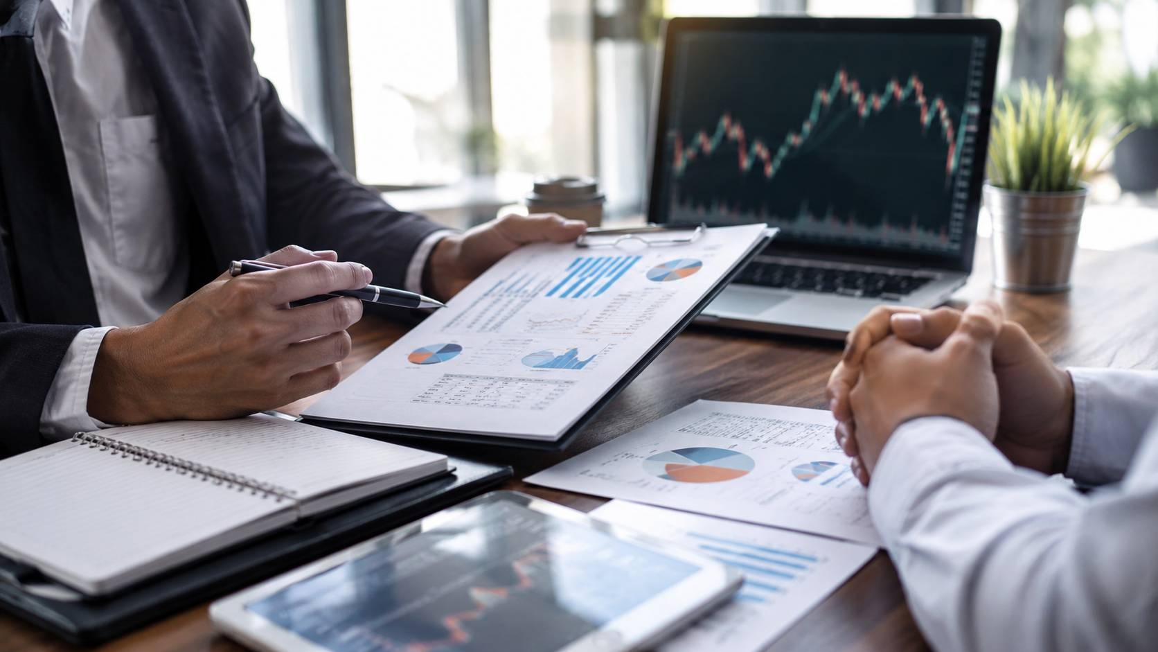 Fee Fixo: A Reconfiguração Silenciosa da Remuneração no Mercado de Investimentos Brasileiro