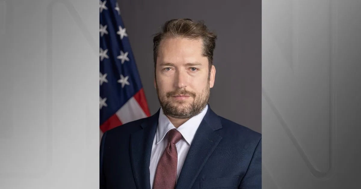 A Geopolítica Inesperada no Cárcere: A Visita a Bolsonaro e Seus Ecos nas Tendências Democráticas Globais