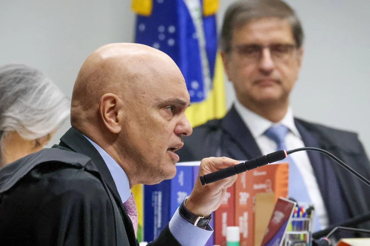 Arma de Bolsonaro em Prisão Domiciliar: Um Teste Crucial ao Estado de Direito Brasileiro