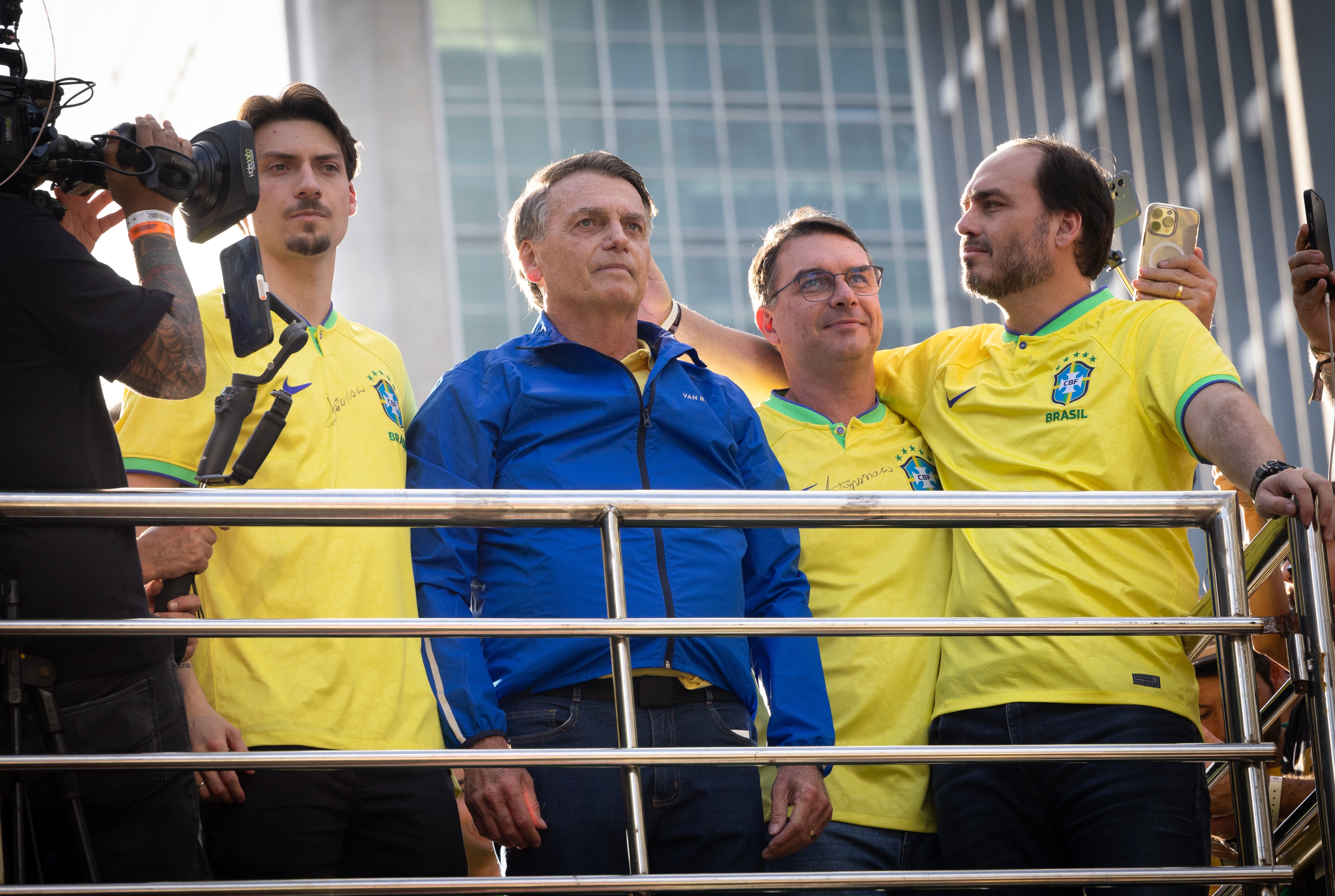 Supremo Mantém Rigor em Prisão Domiciliar de Ex-Presidente, Reforçando Precedentes Jurídicos