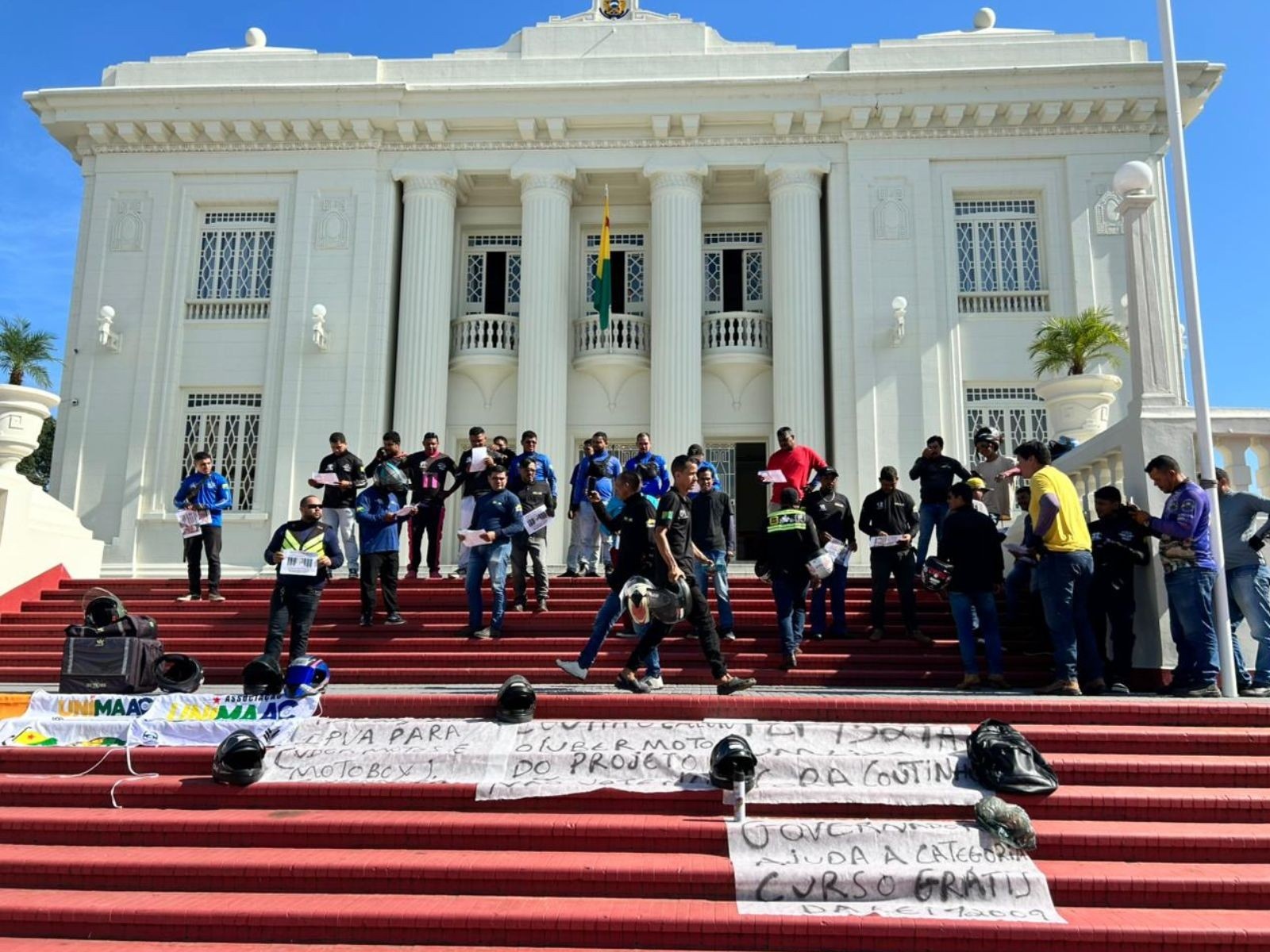 Acre: A Luta dos Motociclistas por Aplicativo e o Cenário Regulatório que Desafia o Trabalho e a Economia Regional