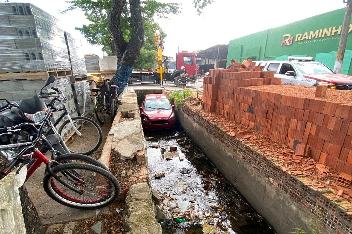 Maceió Sob Pressão: A Fuga Desesperada que Termina em Córrego e o Espelho da Crise de Segurança Urbana