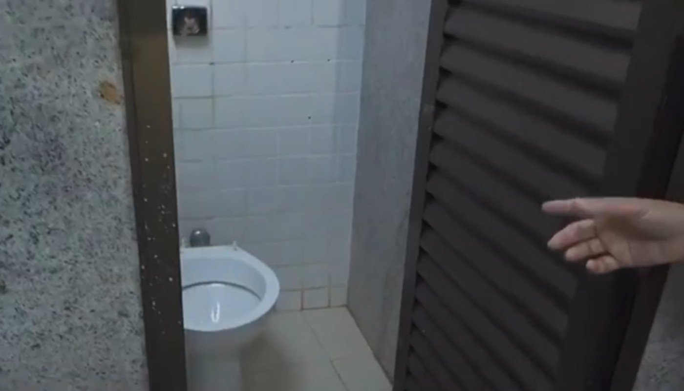 Mulher é espionada em banheiro de parque de Maringá; suspeito foge e prefeitura reforça segurança