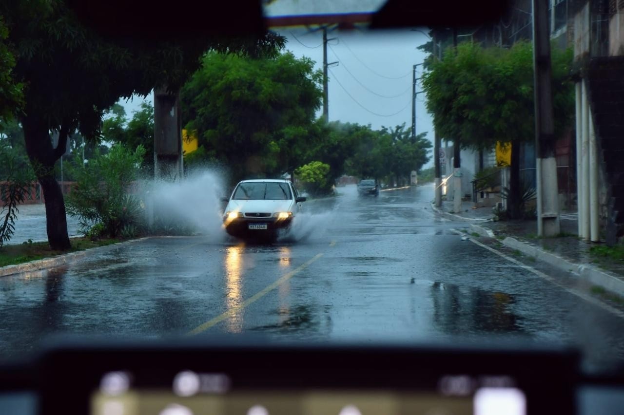 Natal Enfrenta Novo Paradigma Climático: Análise do Recorde de Chuvas e Seus Desafios Urbanos