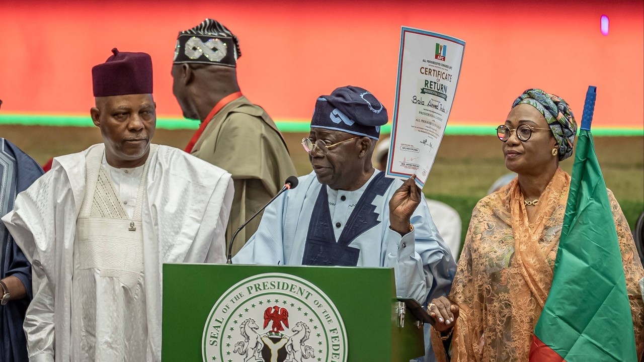 Eleições Nigerianas: A Divisão da Oposição e a Consolidação do Poder de Tinubu