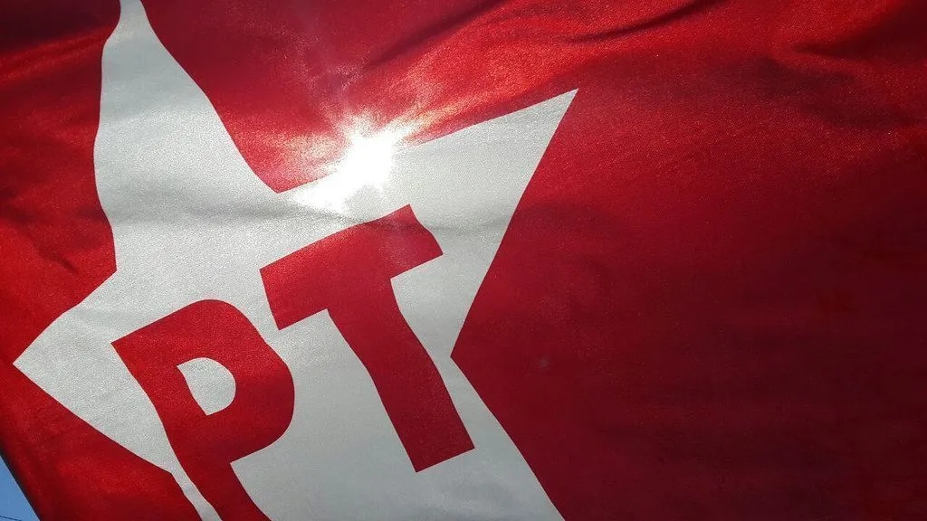 Tarifaço Americano e a Reação Política do PT: Implicações para a Soberania e Economia Nacional