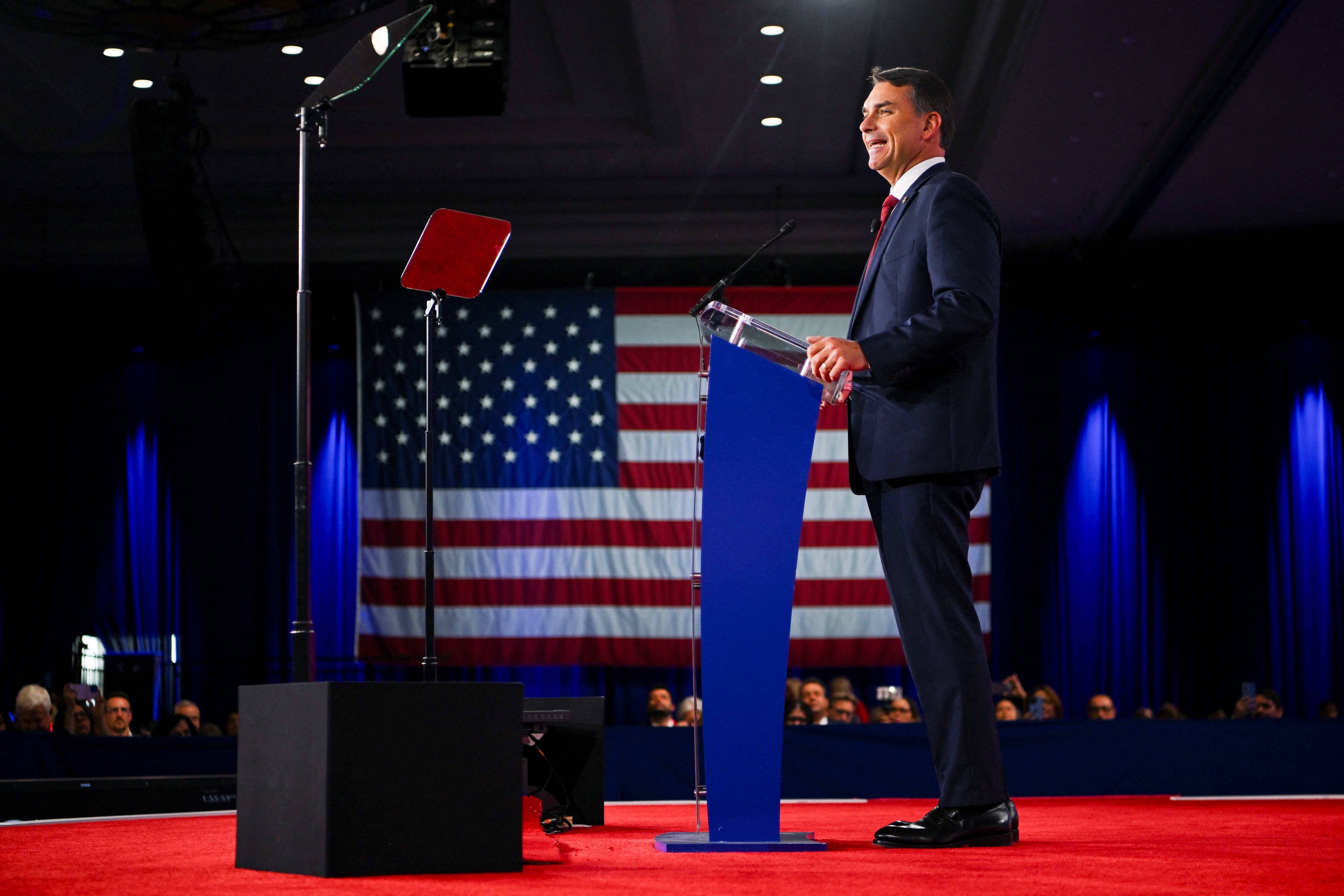 O Apelo de Flávio Bolsonaro aos EUA e os Dilemas da Soberania Eleitoral Brasileira