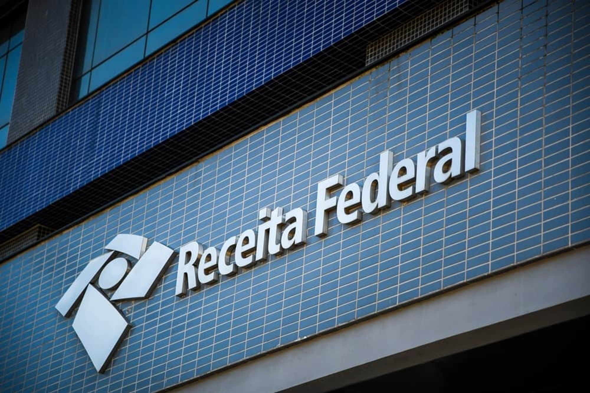 Leilões da Receita Federal: Desvendando o Potencial de Valor e Risco em Mercadorias Apreendidas
