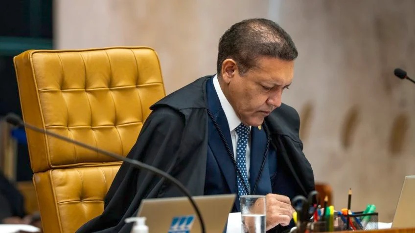 IA nas Eleições: A Delicada Balança entre Licitude e Manipulação Digital