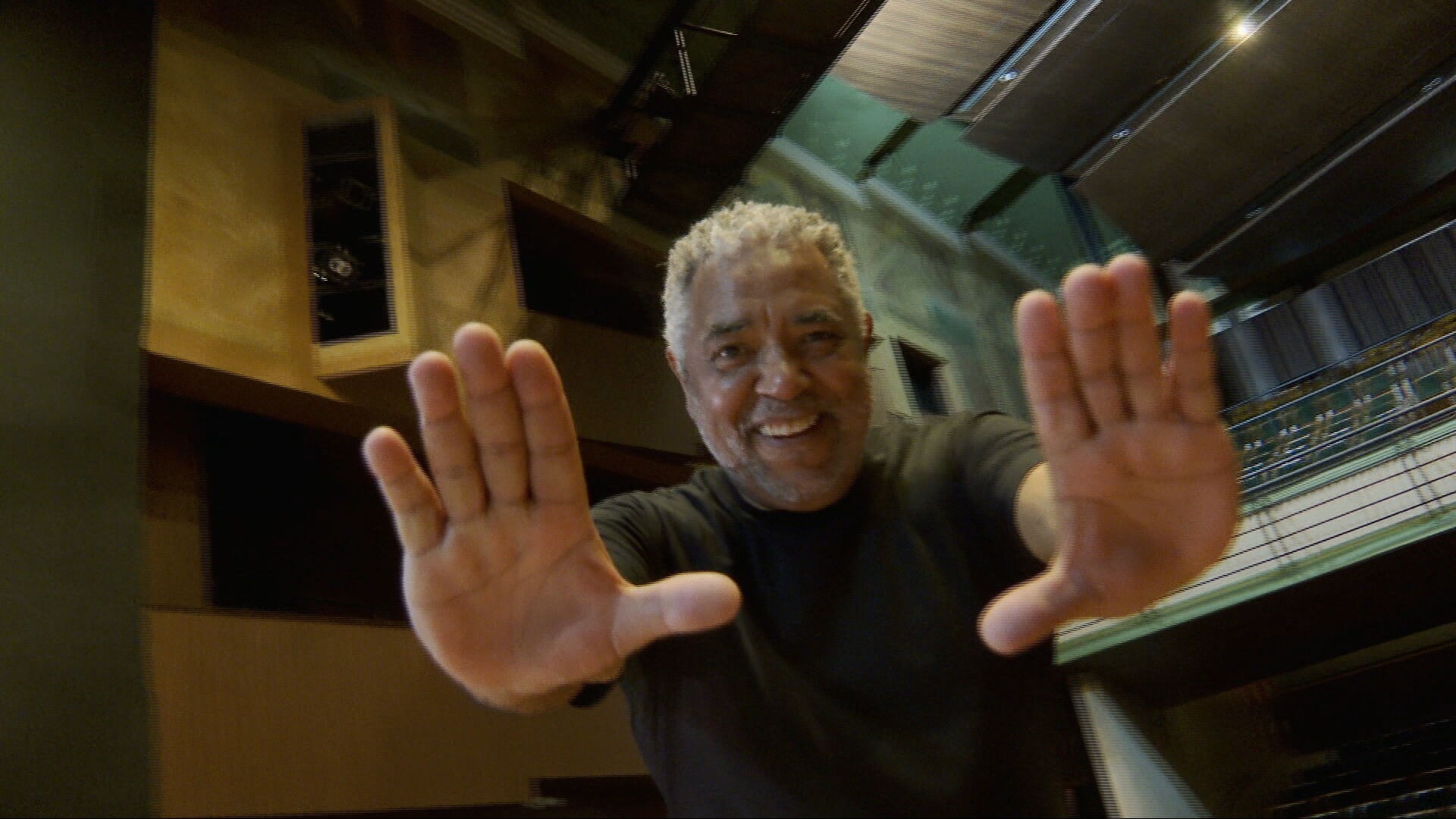 De Pinhões ao Oscar: O Impacto Profundo da Trajetória de Carlos Francisco para Minas Gerais