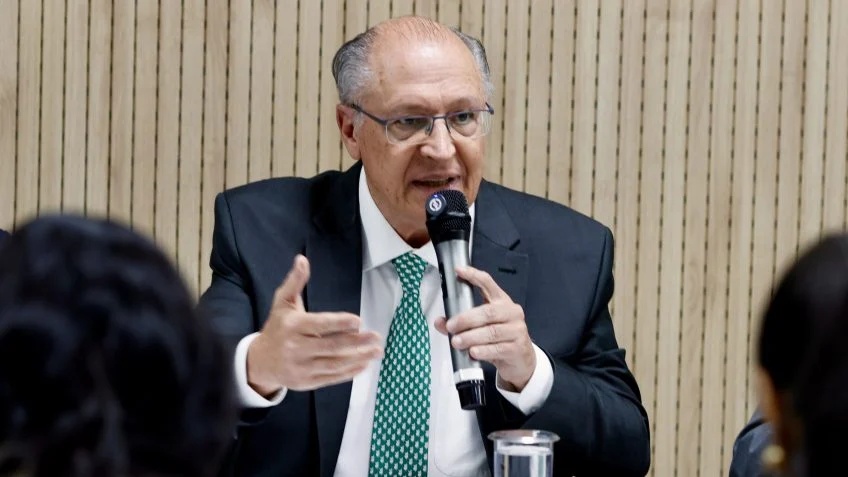 Tarifas Americanas Elevam Tensão Comercial: O Redirecionamento Estratégico do Brasil em Busca de Novos Horizontes