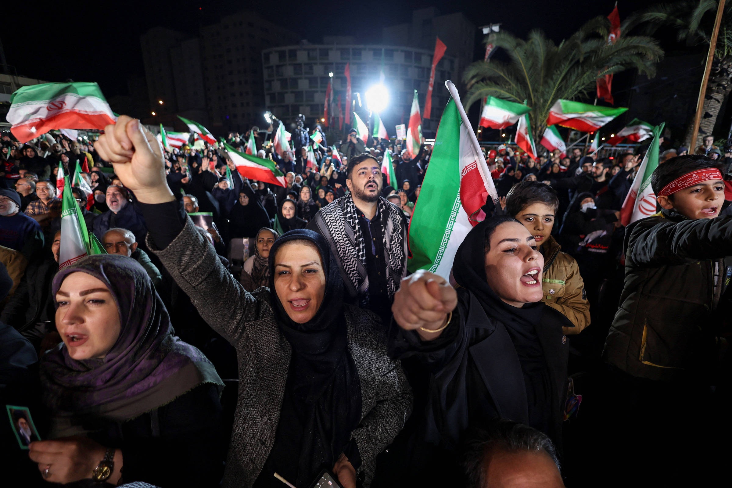 Teerã Sob Bombardeio: A Resiliência Oculta e o Peso Psicológico de uma Guerra Moderna