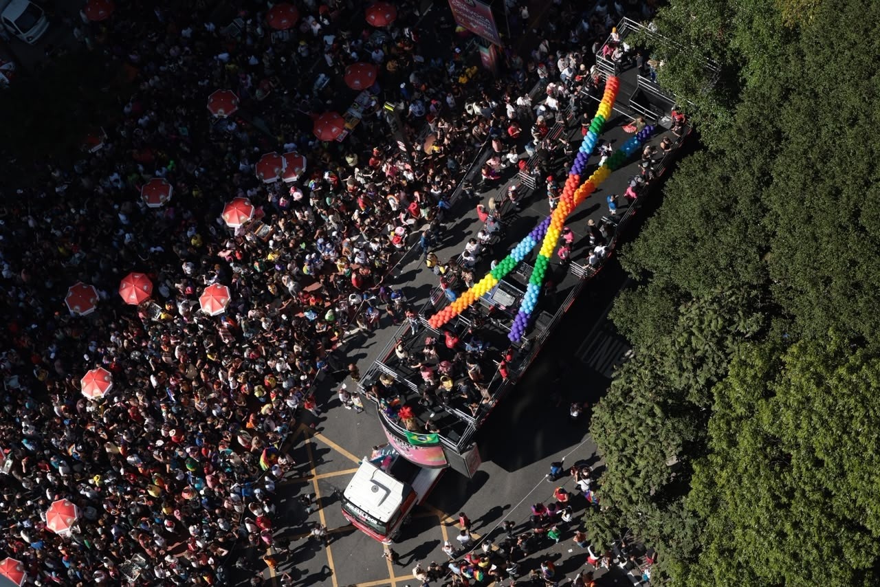 Afluência à Parada LGBT+ de São Paulo: Uma Análise da Dinâmica do Engajamento Cívico