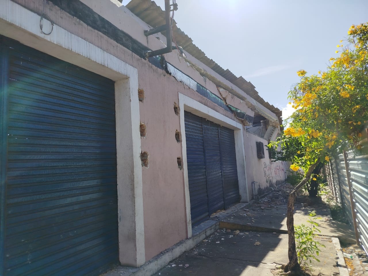 Desabamento parcial atinge Mercado de Jaraguá durante reforma; ninguém ficou ferido