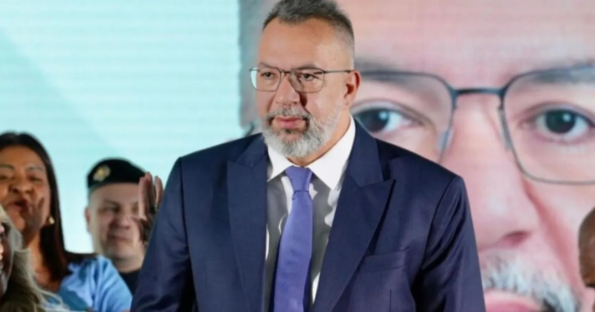 Fuzil em Poder de Político: A Deterioração da Confiança e a Persistência da Corrupção no Rio